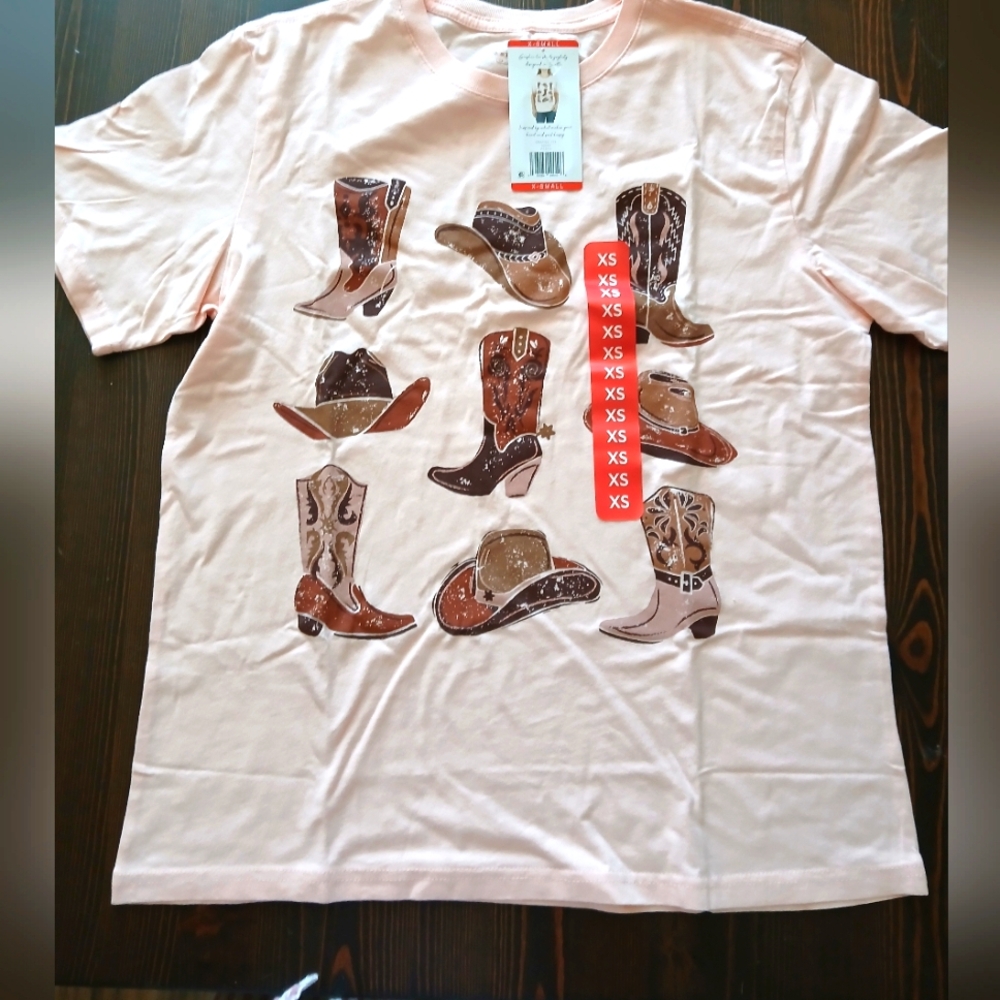 NWT Womens Peach Colored T Shirt With Western Design